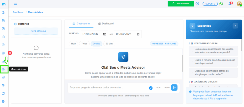 Captura de tela da interface do Meets Advisor no CRM. No centro, o chat com IA exibe a saudação 'Olá! Sou o Meets Advisor' e um campo de pergunta. À esquerda, o menu lateral destaca o ícone do Advisor com uma seta verde. À direita, uma barra lateral lista sugestões de perguntas sobre performance geral e análise de origens de leads.